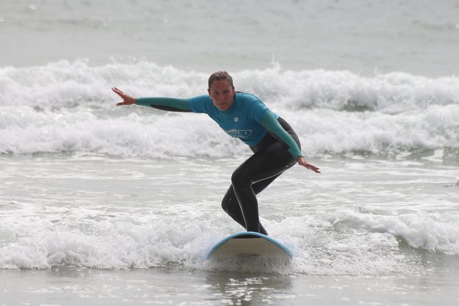 Surf class in Porto - small groups, ideal for beginners - The first attempts at standing up