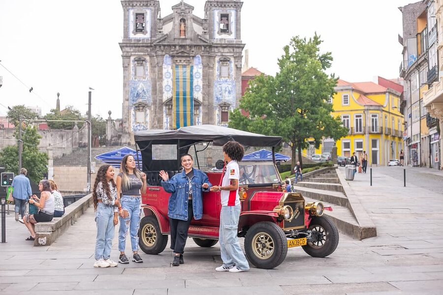 Tour Porto: Classic Adventure in Electric Tuk Tuk - Porto from the Cathedral to the Douro