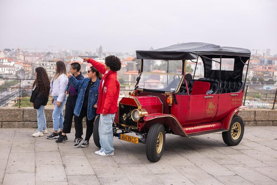 Tour Porto: Classic Adventure in Electric Tuk Tuk - Luís I Bridge and the Douro crossing
