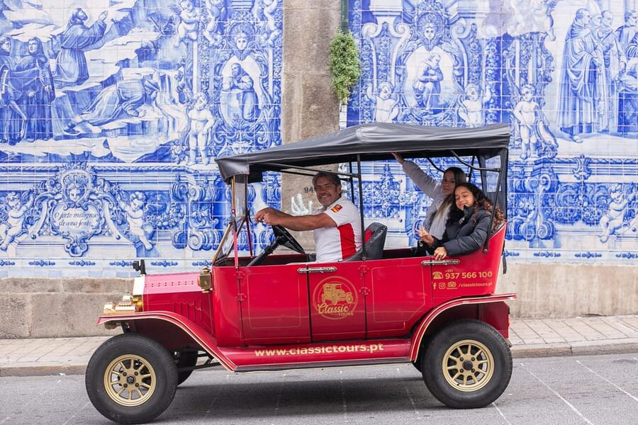 Tour Porto: Classic Car + A Toast with Port Wine - Ribeira and the Douro River