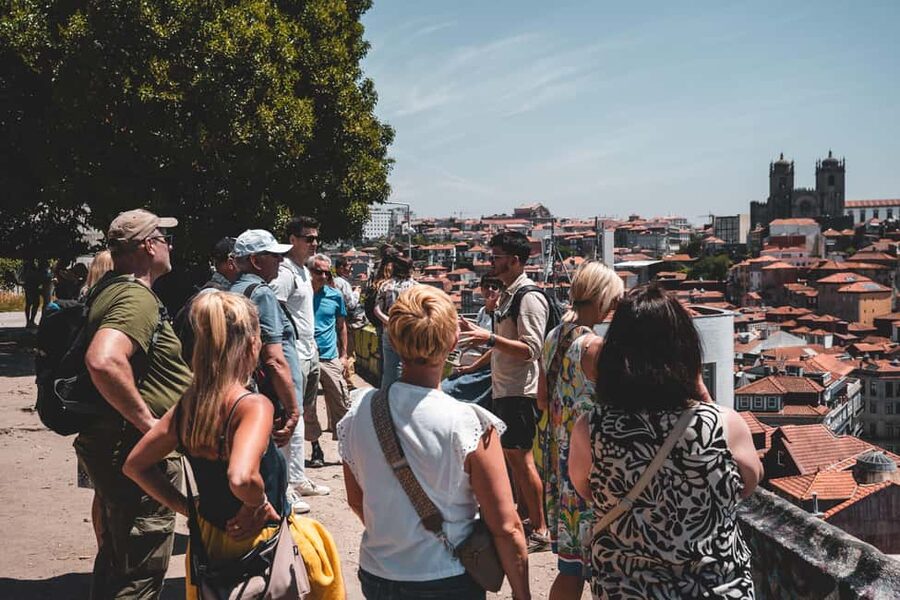 Walking tour discover Porto's center in German (max. 12 pax) - Barredo and the lanes below the cathedral